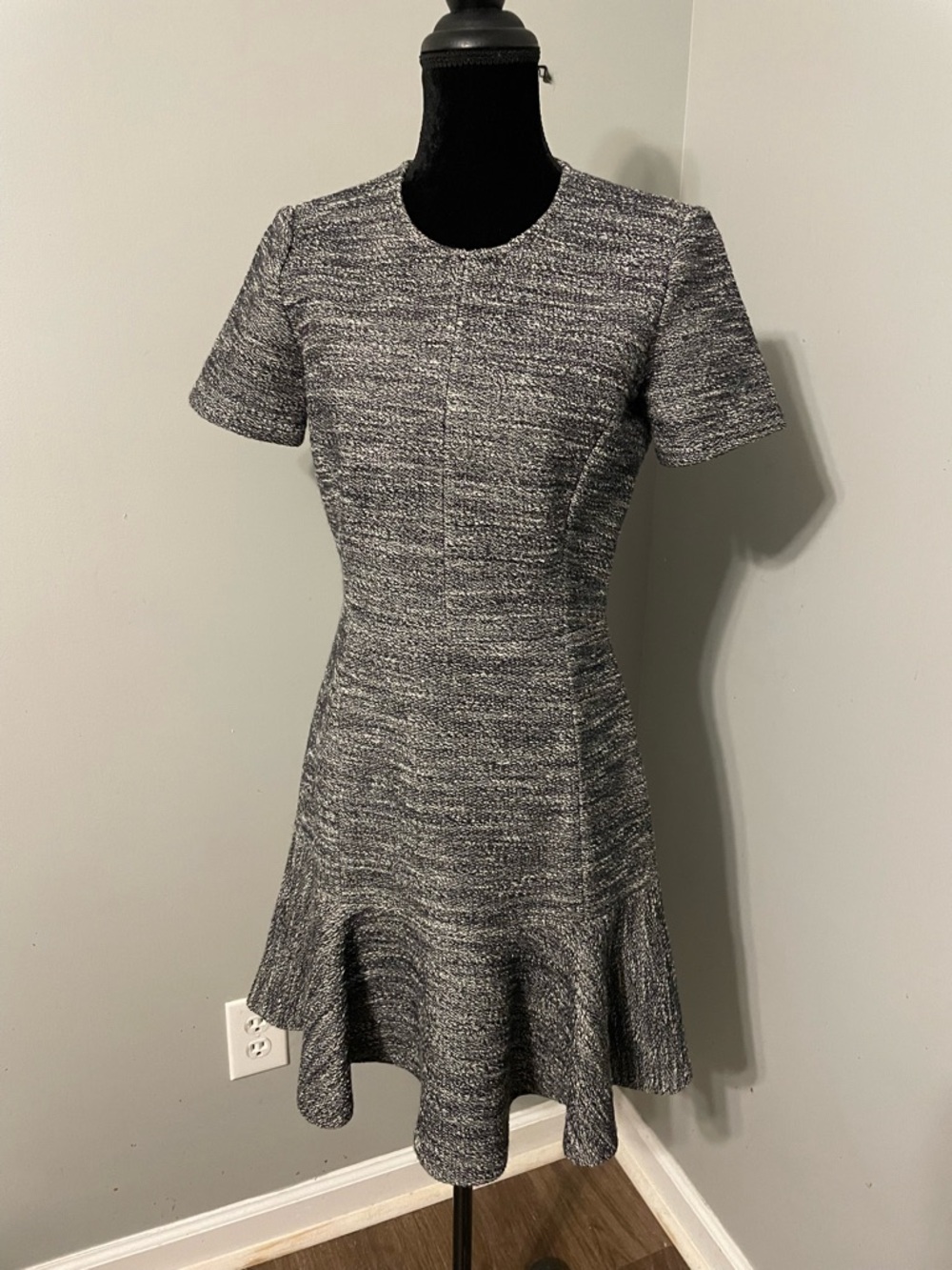 Theory Heathered Gray Short-Sleeve Flared Knit Parcel Dress